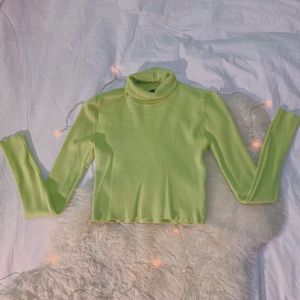 Green Long Sleeve Turtleneck / Mock Neck Crop Top